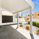 Vilă Luxurious One Maisonette By Ezoria