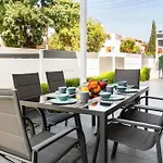 Vilă Luxurious One Maisonette By Ezoria *