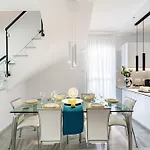 Vilă Luxurious One Maisonette By Ezoria *