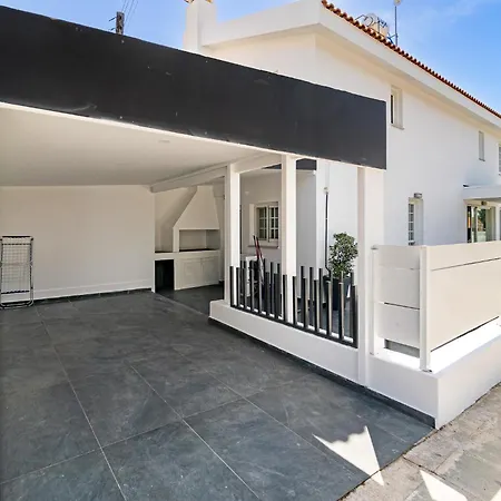 Luxurious One Maisonette By Ezoria *