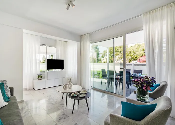 Luxurious One Maisonette By Ezoria Paphos