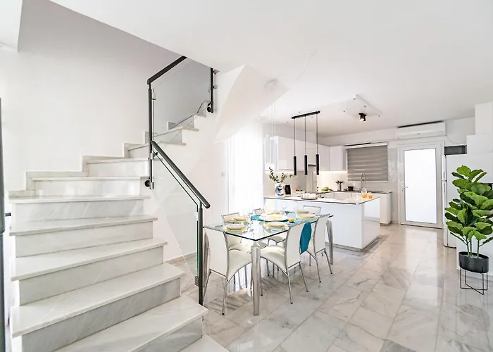 Vila Luxurious One Maisonette By Ezoria *