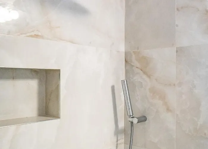 Luxurious One Maisonette By Ezoria Vila