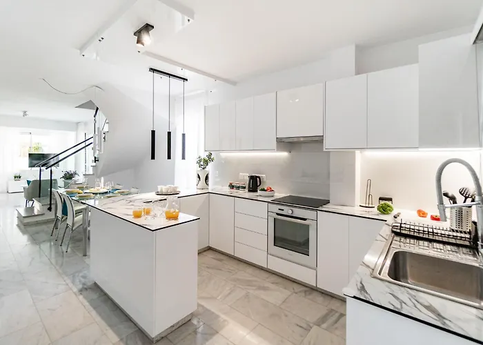 Luxurious One Maisonette By Ezoria *