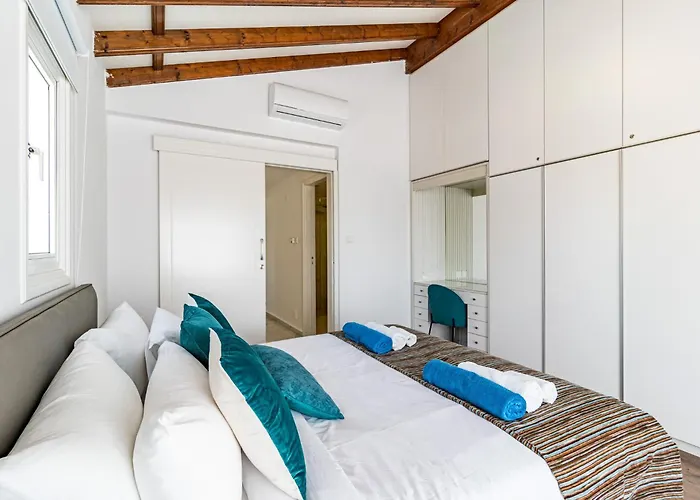 Luxurious One Maisonette By Ezoria Paphos