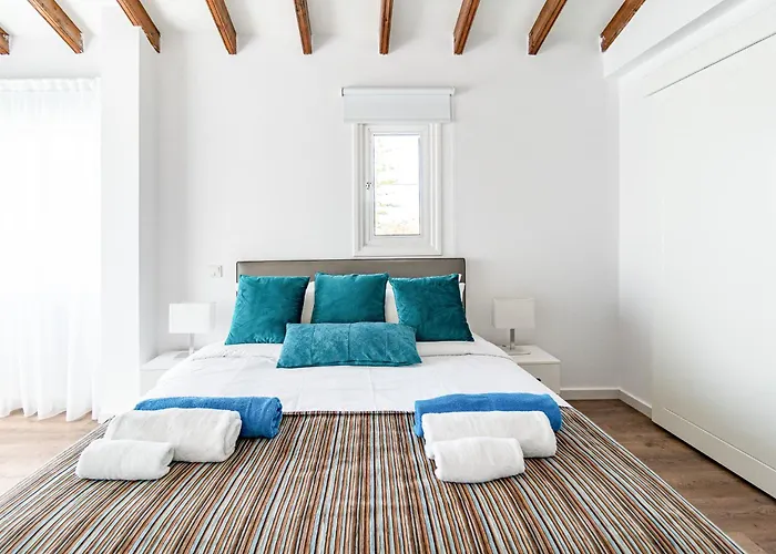 Luxurious One Maisonette By Ezoria Paphos