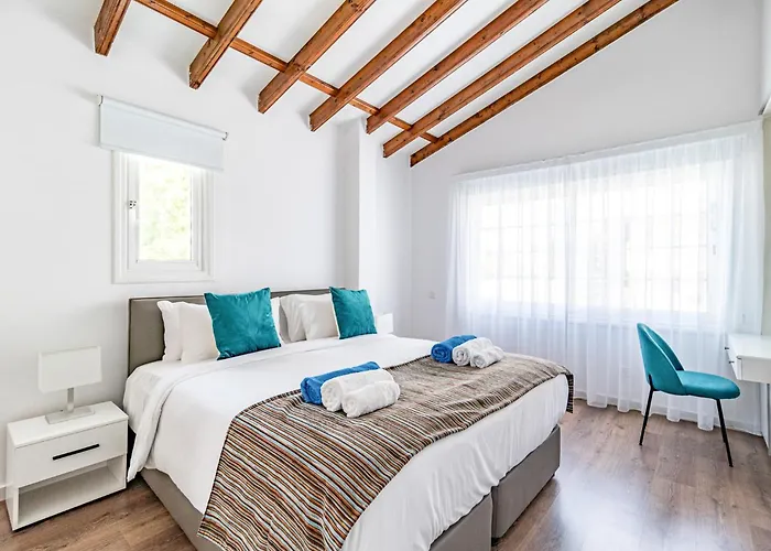 Luxurious One Maisonette By Ezoria Vila