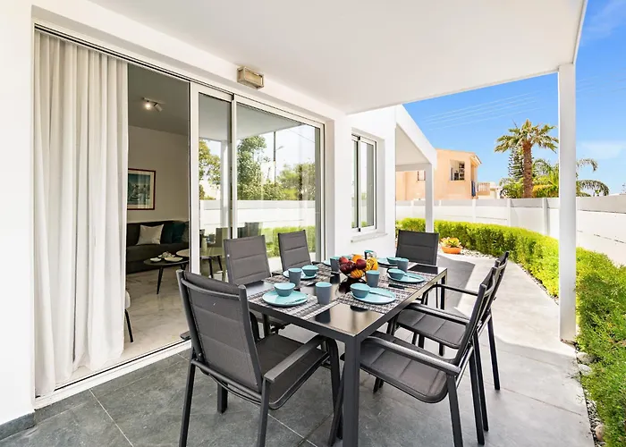 Luxurious One Maisonette By Ezoria * Paphos