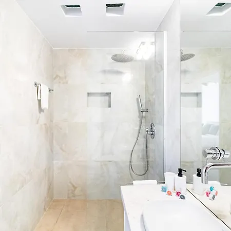 Luxurious One Maisonette By Ezoria Villa