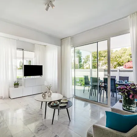 Luxurious One Maisonette By Ezoria Paphos