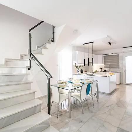 וילה Luxurious One Maisonette By Ezoria *