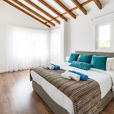 Luxurious One Maisonette By Ezoria וילה פאפוס