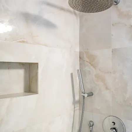 Luxurious One Maisonette By Ezoria וילה