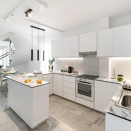 Luxurious One Maisonette By Ezoria *