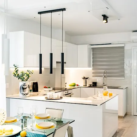 Luxurious One Maisonette By Ezoria * פאפוס