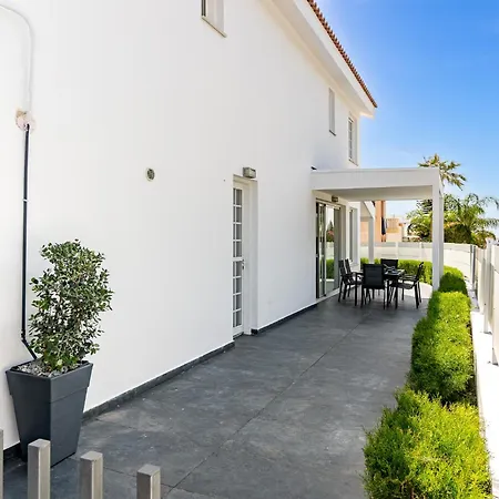 Luxurious One Maisonette By Ezoria Paphos