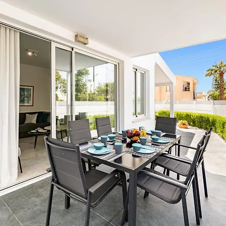 Luxurious One Maisonette By Ezoria * פאפוס