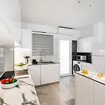 Luxurious One Maisonette By Ezoria Villa Paphos